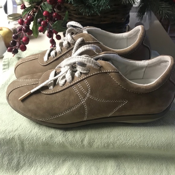 Shoes - Picture 4 of 6